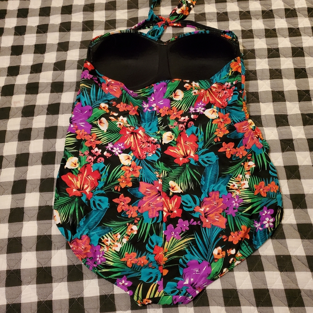 Catalina 18W-20W Floral One Piece Bathing Suit - Picture 3 of 3
